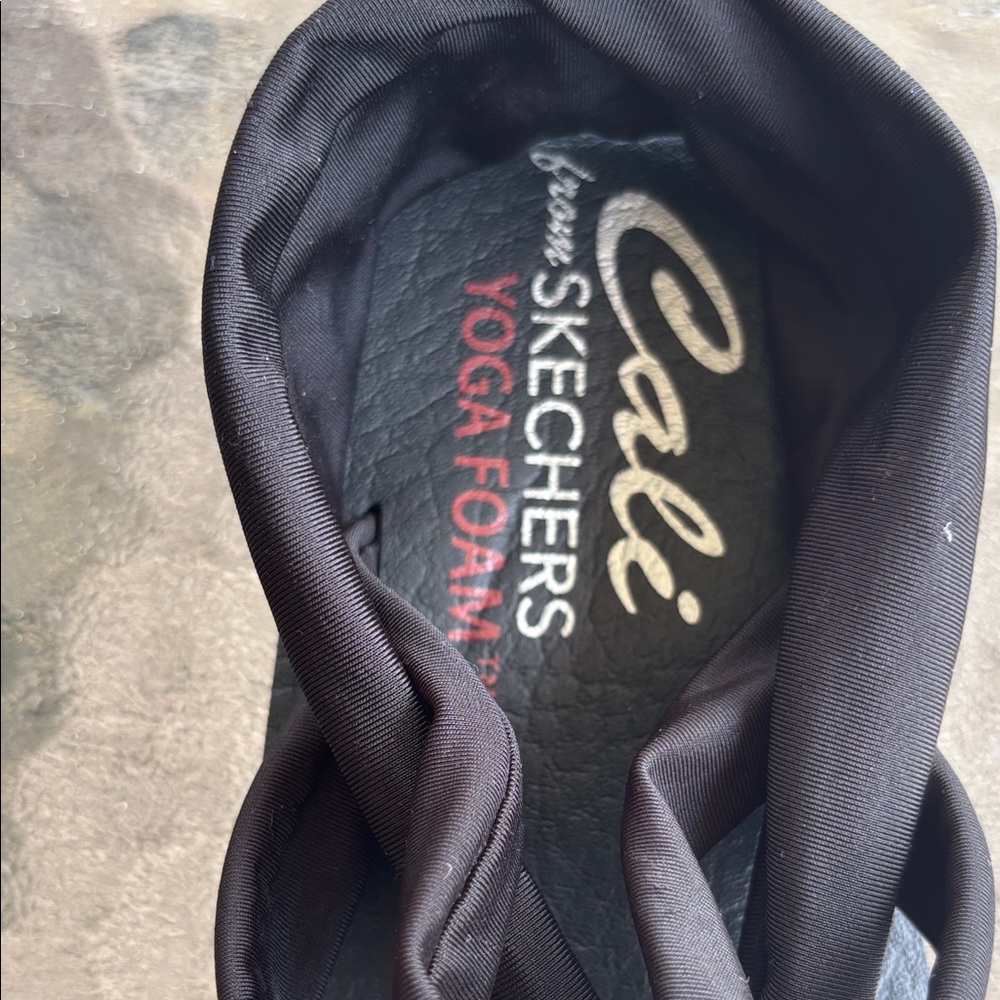 Skechers- Cali Black Yoga Foam Sandals - Picture 4 of 7